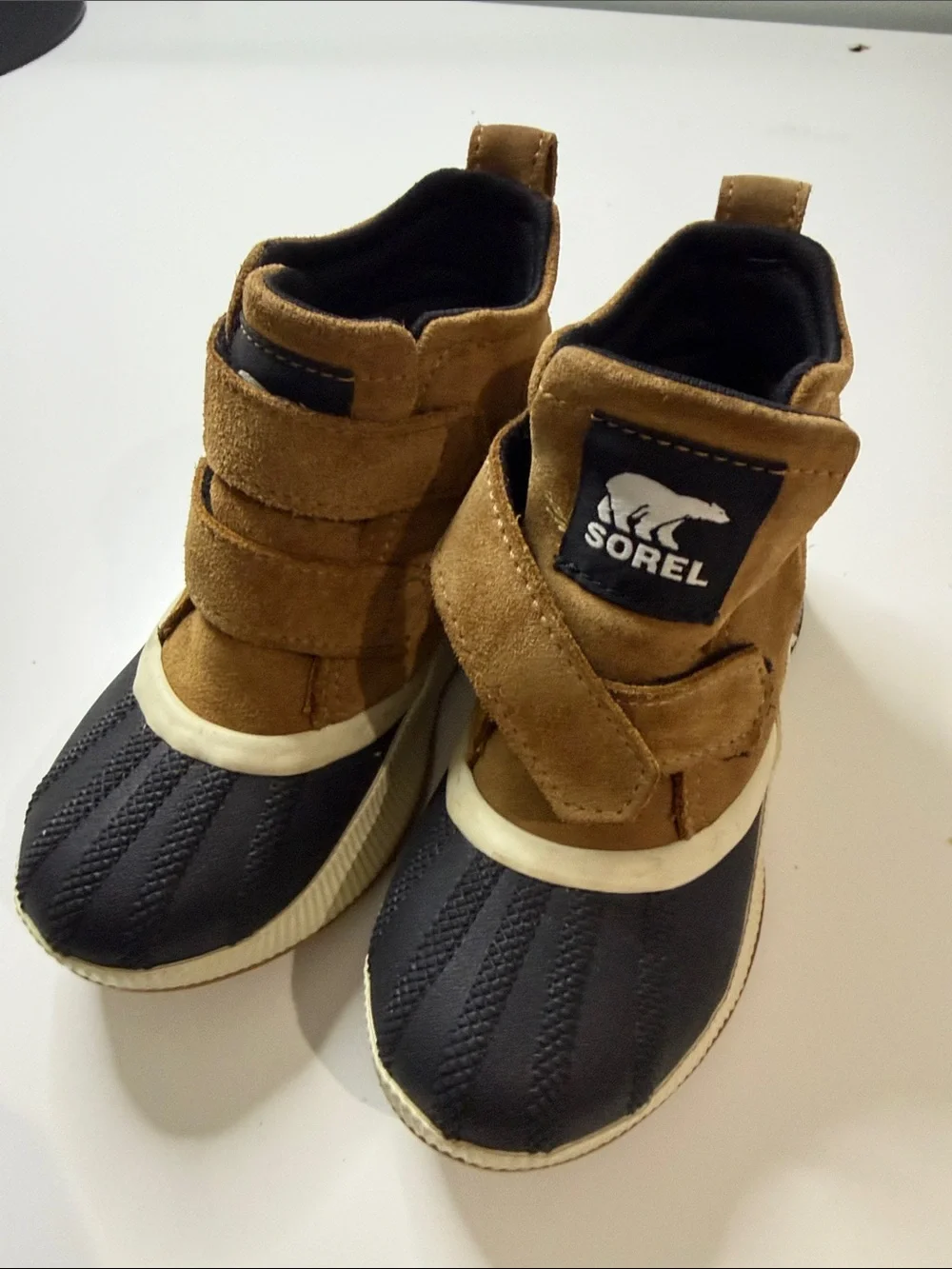 Sorel Kids Brown Suede and Black Rubber snow boots size 13